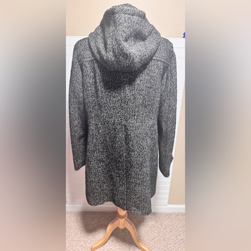 Michael Kors Women’s Tweed Coat Size XL. NWT

Removal Hoodie - Picture 5 of 8
